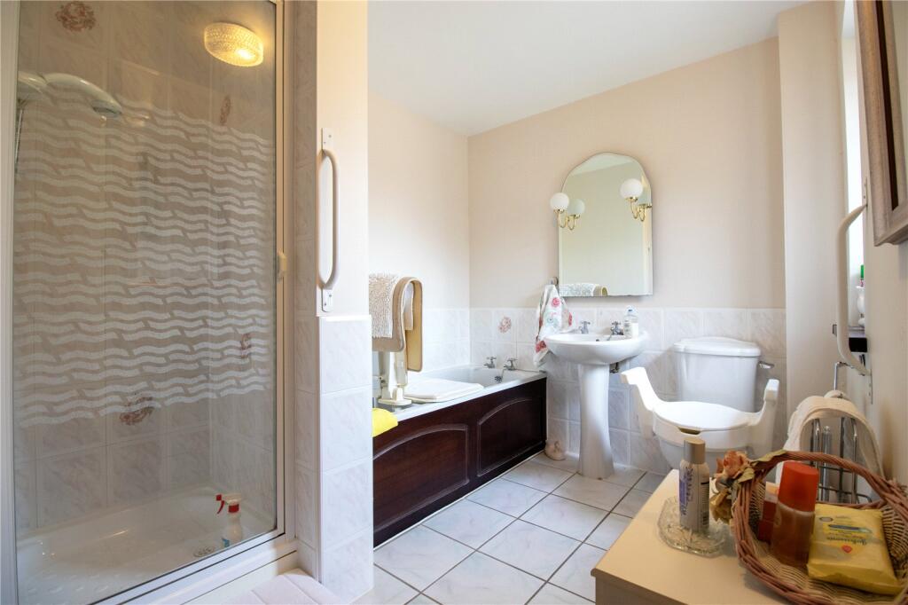4 bed Detached Bungalow