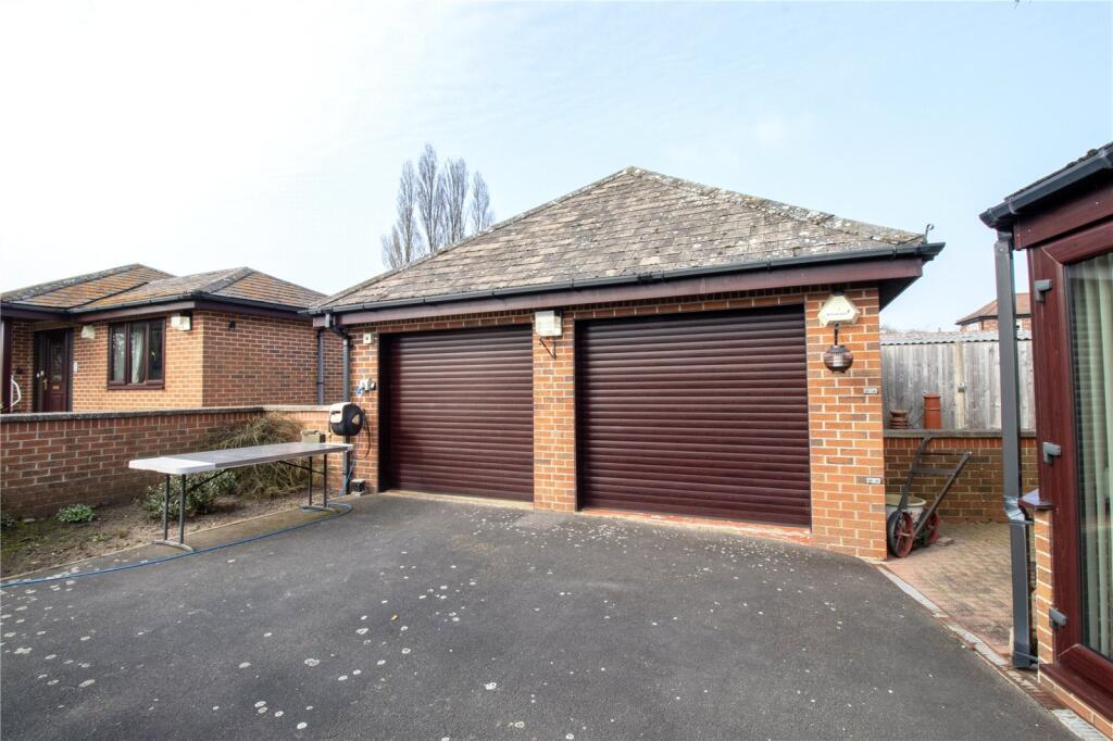 4 bed Detached Bungalow
