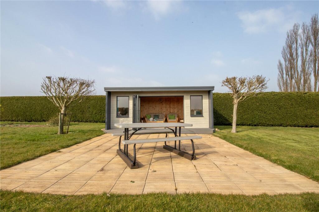 4 bed Detached Bungalow