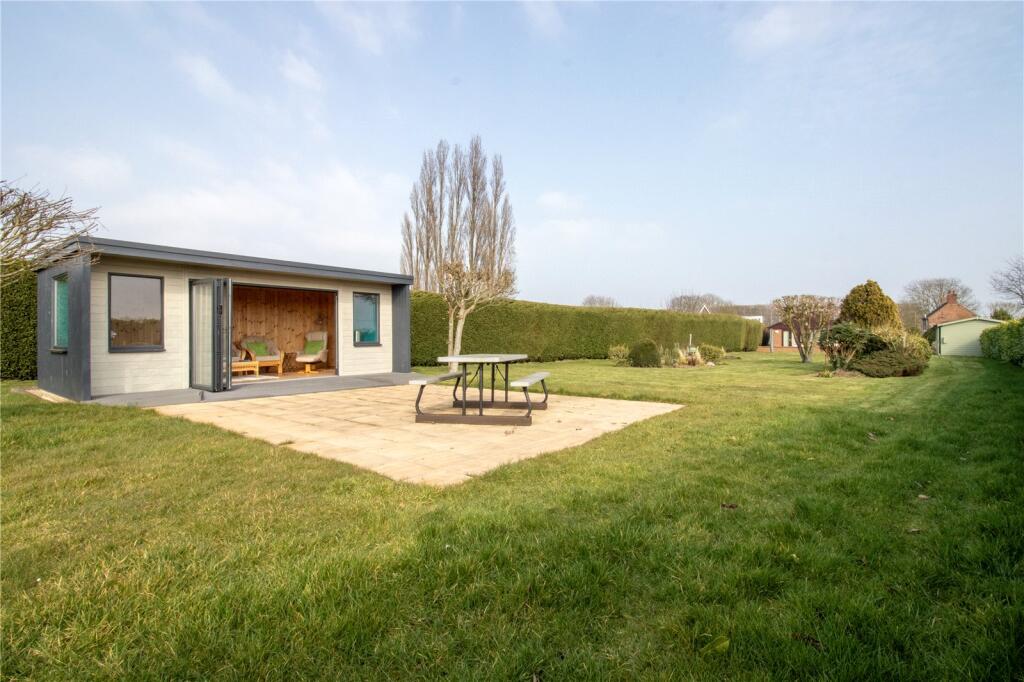 4 bed Detached Bungalow