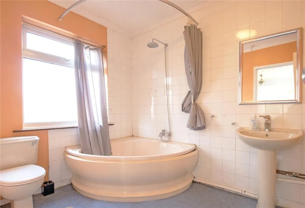 4 bed Detached