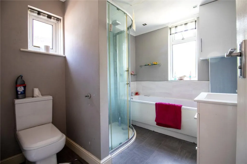 4 bed Semi-Detached