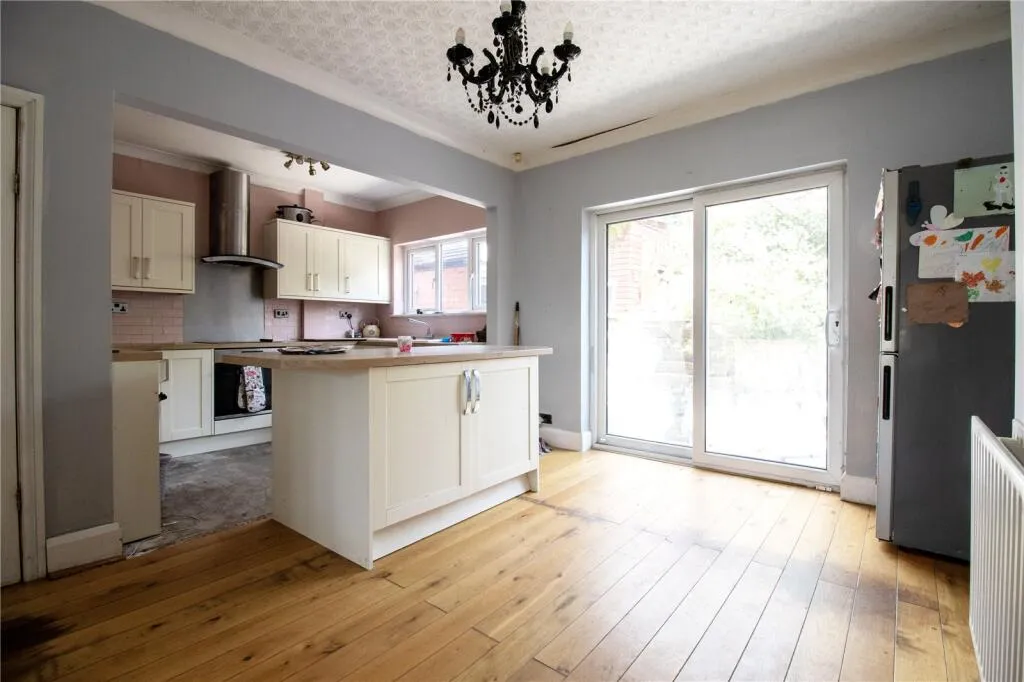 4 bed Semi-Detached