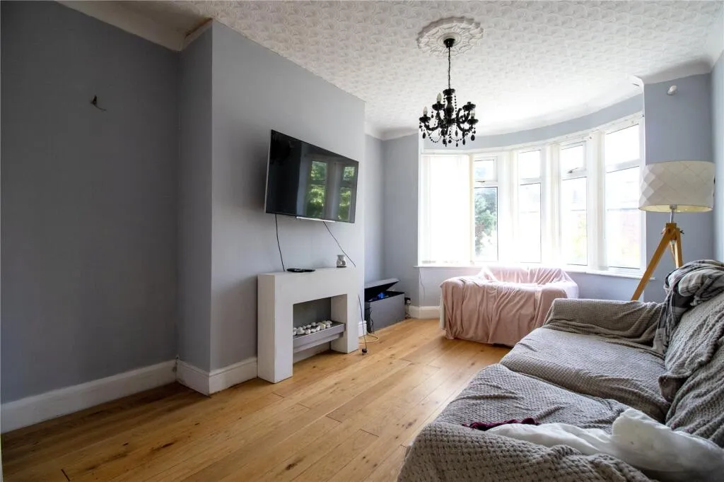 4 bed Semi-Detached