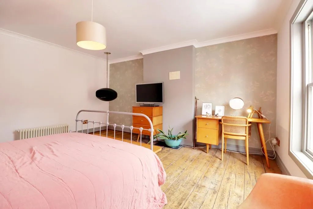 4 bed Link Detached House