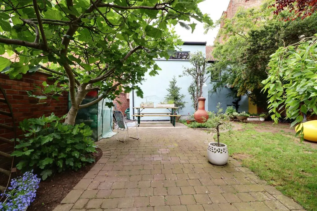 4 bed Link Detached House