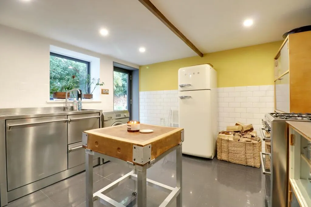 4 bed Link Detached House