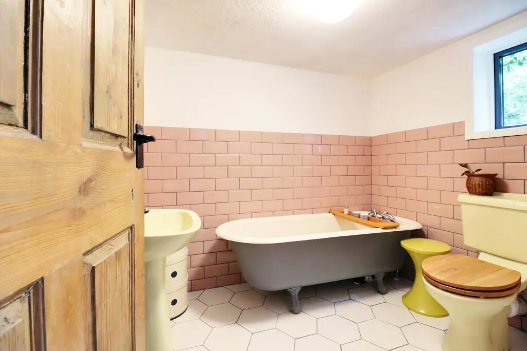4 bed Link Detached House