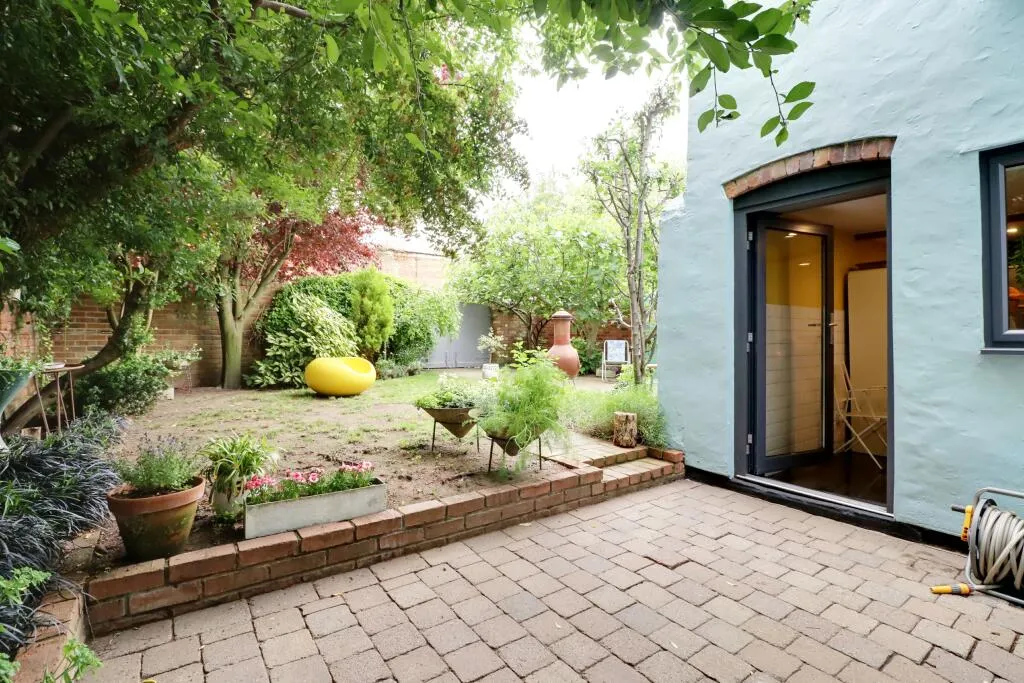 4 bed Link Detached House