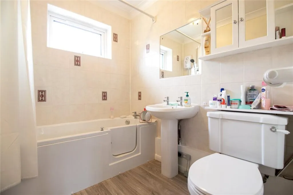 2 bed Detached Bungalow