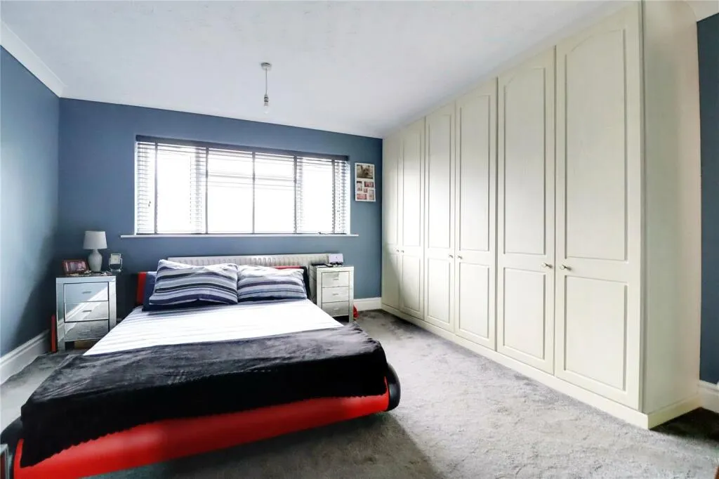 4 bed Detached