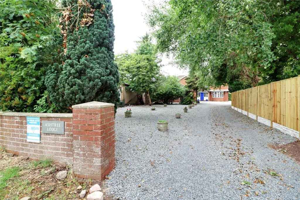 4 bed Detached