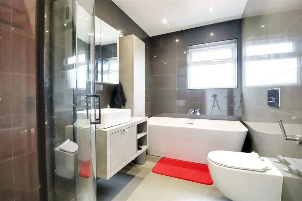 4 bed Detached