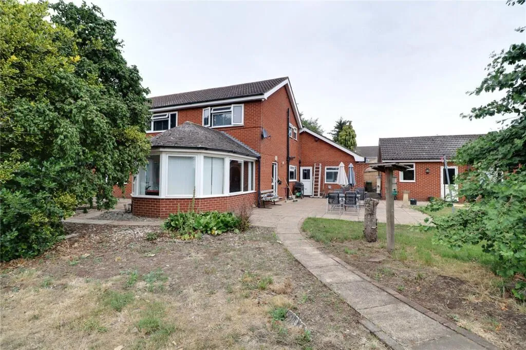 4 bed Detached