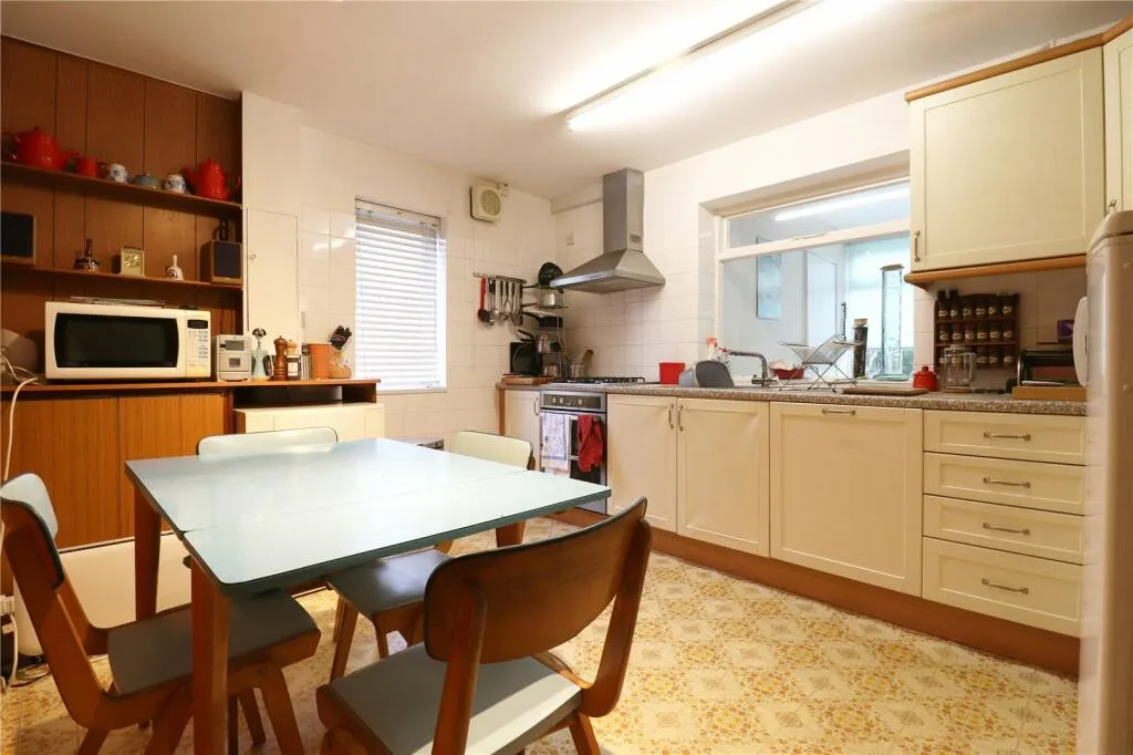 4 bed Detached