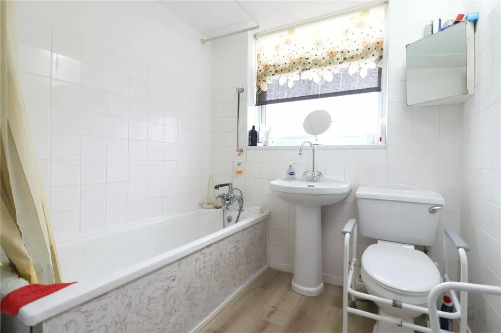 4 bed Detached