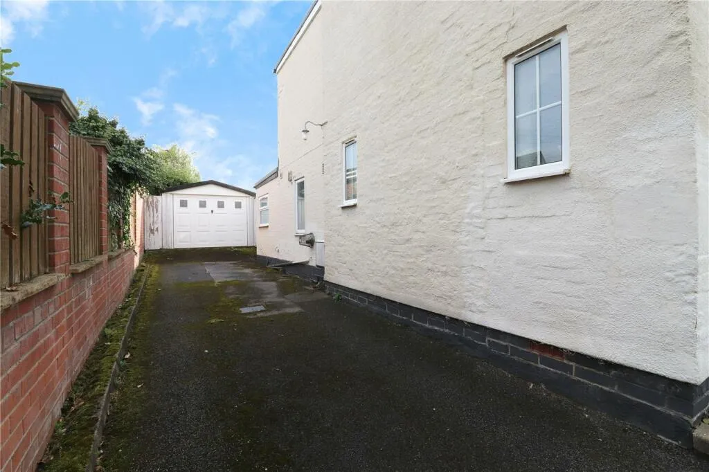 4 bed Detached