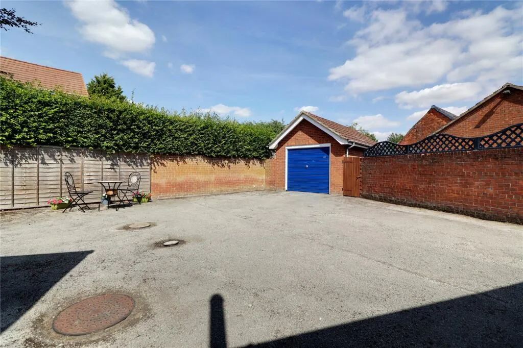2 bed Detached Bungalow