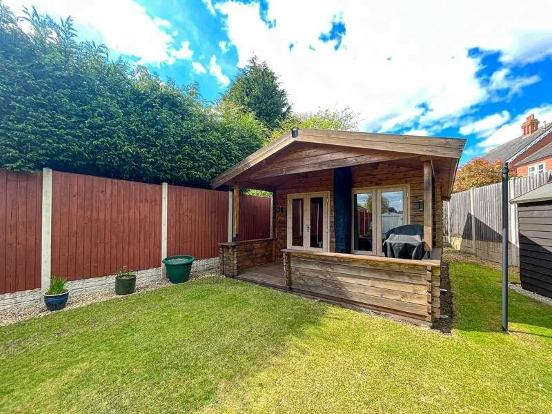 Norton Canes, Cannock, Staffordshire, WS11 9QZ - Online Auctions