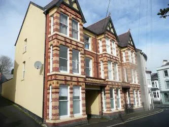 Llys Morfa, 3-4 George Street, Llandeilo, SA19 6AS
