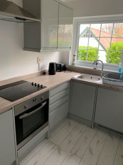 18 Lilac Cottage, Penrallt Hotel, Aberporth, Cardigan, Dyfed, SA43 2BS