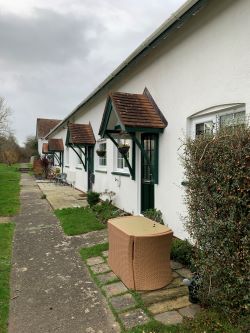 18 Lilac Cottage, Penrallt Hotel, Aberporth, Cardigan, Dyfed, SA43 2BS