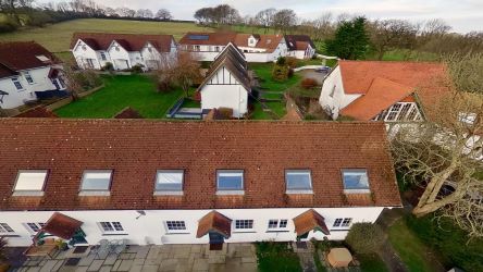 18 Lilac Cottage, Penrallt Hotel, Aberporth, Cardigan, Dyfed, SA43 2BS