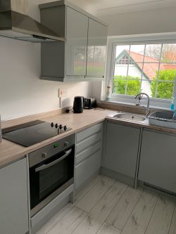 18 Lilac Cottage, Penrallt Hotel, Aberporth, Cardigan, Dyfed, SA43 2BS