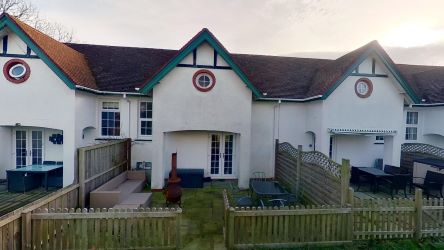 18 Lilac Cottage, Penrallt Hotel, Aberporth, Cardigan, Dyfed, SA43 2BS