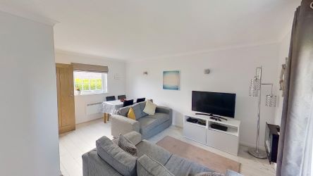 18 Lilac Cottage, Penrallt Hotel, Aberporth, Cardigan, Dyfed, SA43 2BS
