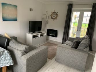 18 Lilac Cottage, Penrallt Hotel, Aberporth, Cardigan, Dyfed, SA43 2BS
