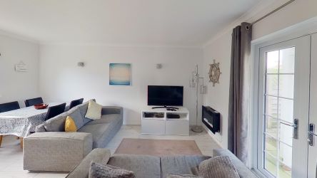 18 Lilac Cottage, Penrallt Hotel, Aberporth, Cardigan, Dyfed, SA43 2BS