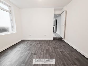 17 Wind Street, Ammanford, SA18 3DN