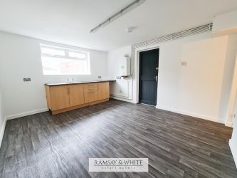 17 Wind Street, Ammanford, SA18 3DN