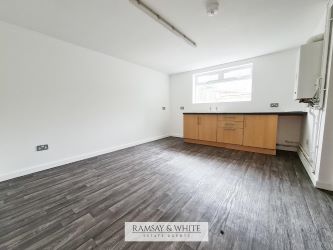 17 Wind Street, Ammanford, SA18 3DN