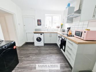 17 Wind Street, Ammanford, SA18 3DN