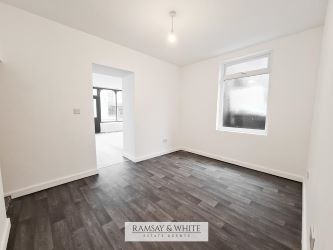 17 Wind Street, Ammanford, SA18 3DN