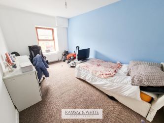 17 Wind Street, Ammanford, SA18 3DN