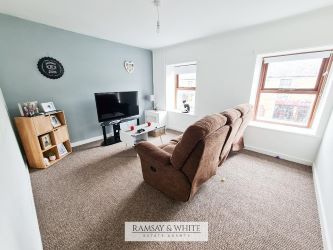 17 Wind Street, Ammanford, SA18 3DN
