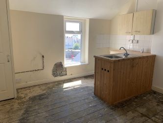 Flat 1 (2nd Floor), 266 Holton Road, Barry, CF63 4HU