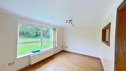 Flat 12 Llys Newydd, Tir Einon, Llanelli, Dyfed, SA14 9DT