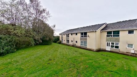 Flat 12 Llys Newydd, Tir Einon, Llanelli, Dyfed, SA14 9DT