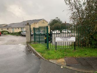 Flat 12 Llys Newydd, Tir Einon, Llanelli, Dyfed, SA14 9DT