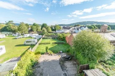 The Three Horseshoes Inn, 21 Drybridge Street, Monmouth, NP25 5AD