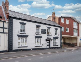 The Three Horseshoes Inn, 21 Drybridge Street, Monmouth, NP25 5AD