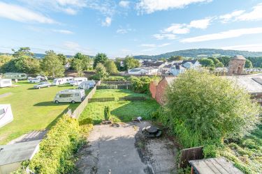 The Three Horseshoes Inn, 21 Drybridge Street, Monmouth, NP25 5AD