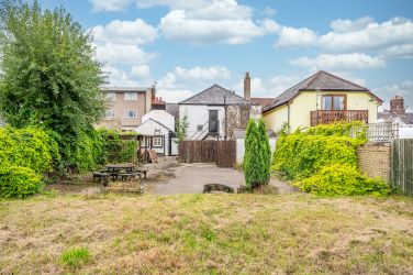 The Three Horseshoes Inn, 21 Drybridge Street, Monmouth, NP25 5AD