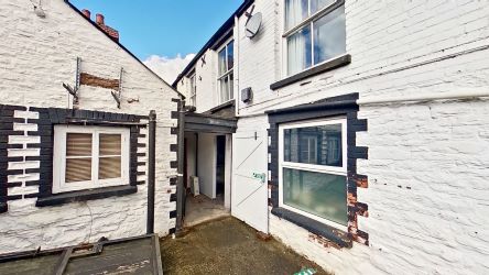 The Three Horseshoes Inn, 21 Drybridge Street, Monmouth, NP25 5AD