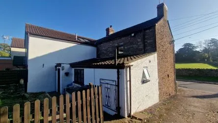 Blacksmiths Arms Row, 4 Main Road, Alvington, Lydney, Gloucestershire, GL15 6AU