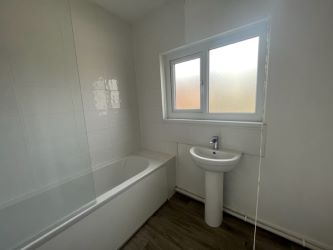 Top Floor Flat, 16 Clytha Square, Newport, NP20 2EE